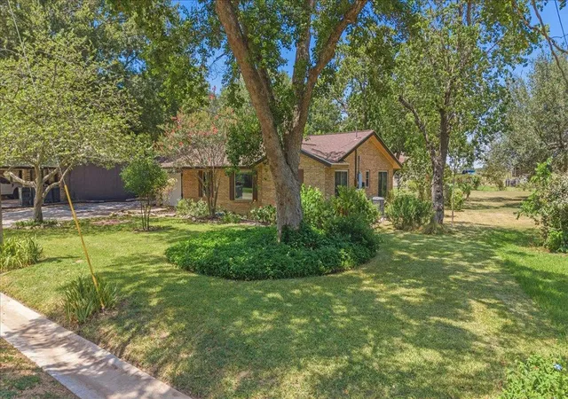 Photo 3 of Single family home for sale at 1415 NE Whitehead St, Smithville, TX 78957 | MLS# 4447542 | Listing updated on 2026-09-24