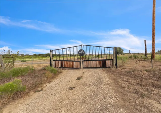 Photo 3 of House for sale at 1701 County Rd 466, Elgin, TX 78621 | MLS# 6215677 | Listing updated on 2026-09-15