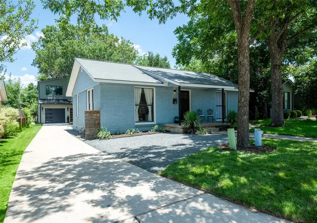 2nd image of 1404 Justin Ln #1, Austin, TX 78757 | MLS# 1948685