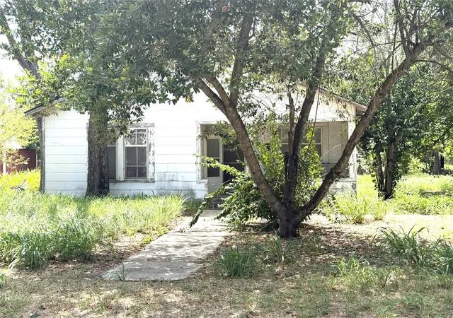 1st image of 119 Pine St, Luling, TX 78648 | MLS# 6710720