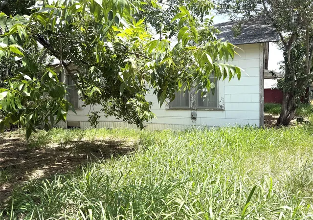 13th image of 119 Pine St, Luling, TX 78648 | MLS# 6710720