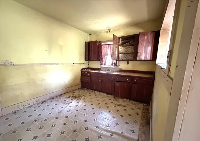 4th image of 119 Pine St, Luling, TX 78648 | MLS# 6710720