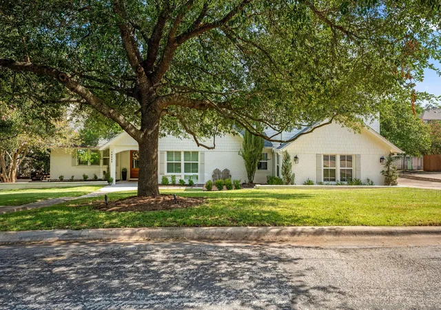 Photo 1 of Single family home for sale at 9442 Spring Holw Dr, Austin, TX 78750 | MLS# 9040347 | Listing updated on 2026-09-17