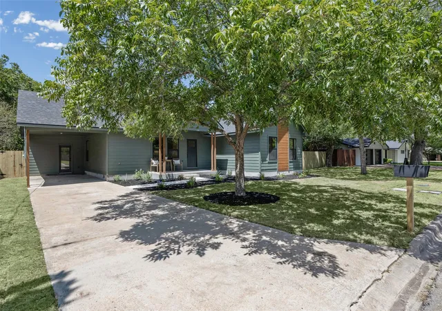 2nd image of 705 Campbell St, Lockhart, TX 78644 | MLS# 9467361