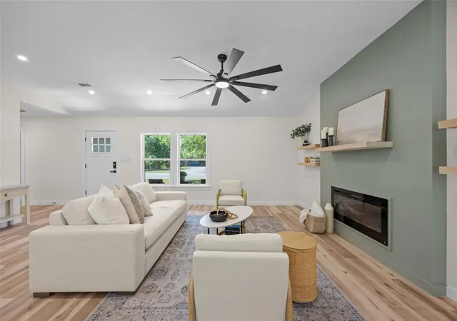 4th image of 705 Campbell St, Lockhart, TX 78644 | MLS# 9467361