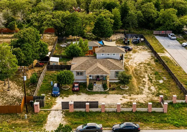 3rd image of 130 Los Arcos Rd, Elgin, TX 78621 | MLS# 7046904