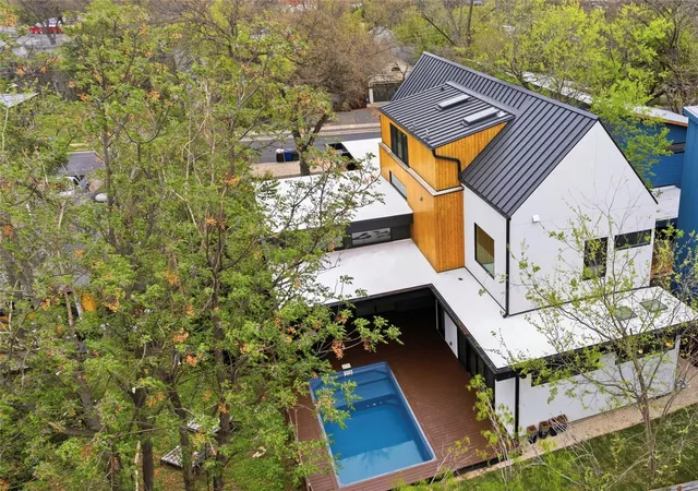 Photo 2 of Single family home for sale at 2306 S 2nd Street, Austin, TX 78704 | MLS# 1376051 | Listing updated on 2026-10-05