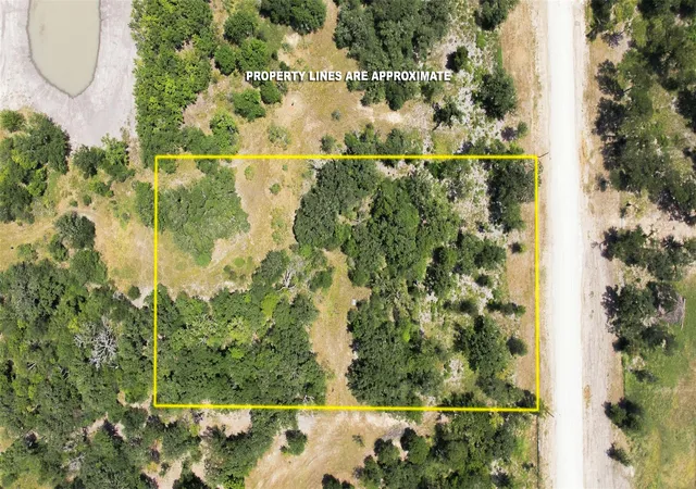 5th image of 408 Cresent Bend Bnd, Cameron, TX 76520 | MLS# 1655703