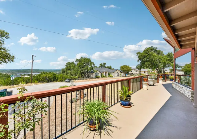 Photo 3 of Single family home for sale at 20923 Oak Dale Dr, Lago Vista, TX 78645 | MLS# 6606723 | Listing updated on 2026-10-03