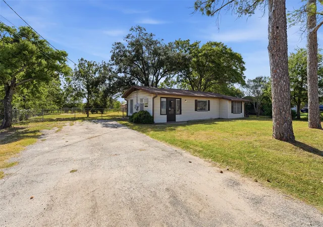 2nd image of 1603 Seydler St, Gonzales, TX 78629 | MLS# 6627207