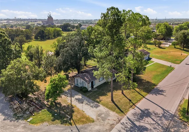 3rd image of 1603 Seydler St, Gonzales, TX 78629 | MLS# 6627207