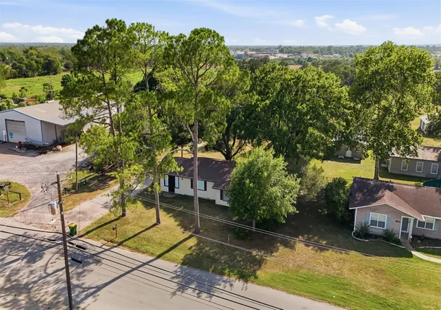 4th image of 1603 Seydler St, Gonzales, TX 78629 | MLS# 6627207