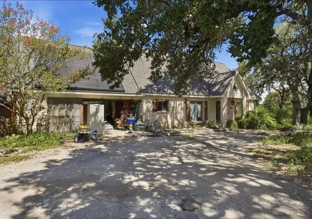 Photo 3 of Single family home for sale at 2907 Cameron Loop, Austin, TX 78745 | MLS# 8746853 | Listing updated on 2026-10-08