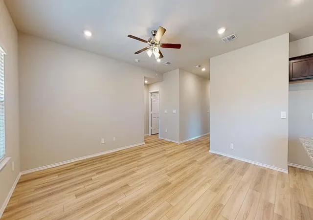Photo 4 of Single family home for sale at 422 Isham Dr, Killeen, TX 76542 | MLS# 1181466 | Listing updated on 2026-10-10