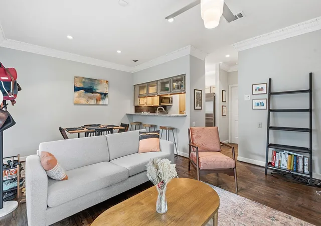 3rd image of 802 S 1St St, Austin, TX 78704