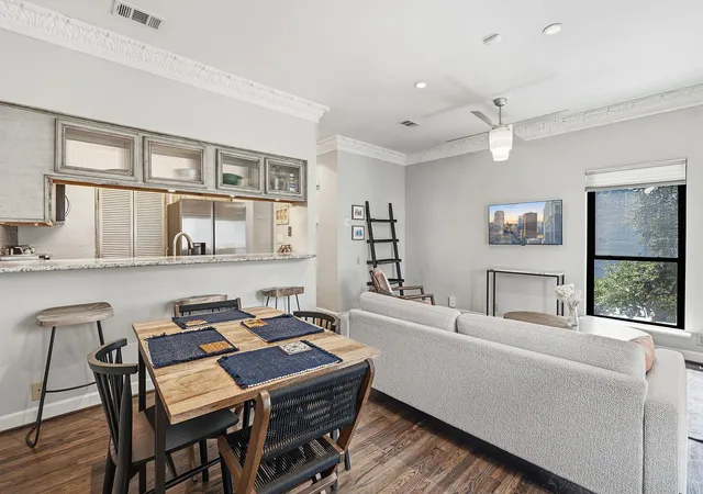 4th image of 802 S 1St St, Austin, TX 78704