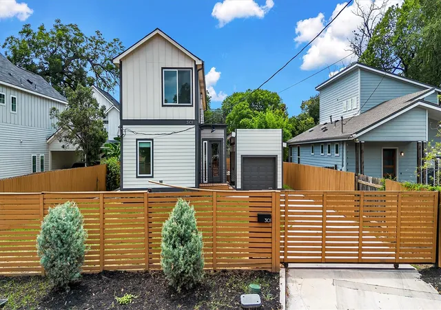 1st image of 3101 Lyons Rd, Austin, TX 78702 | MLS# 4187460