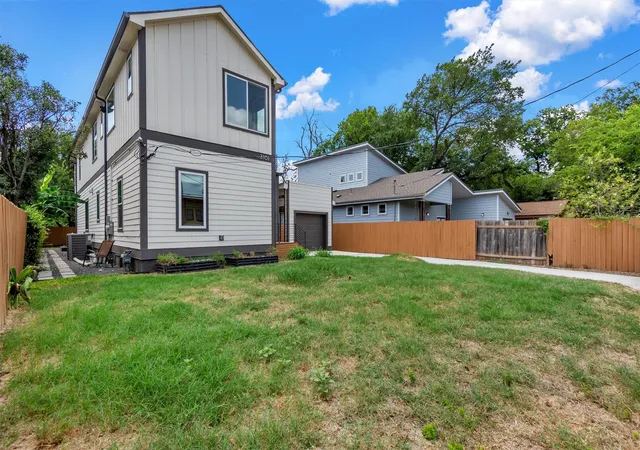 2nd image of 3101 Lyons Rd, Austin, TX 78702 | MLS# 4187460