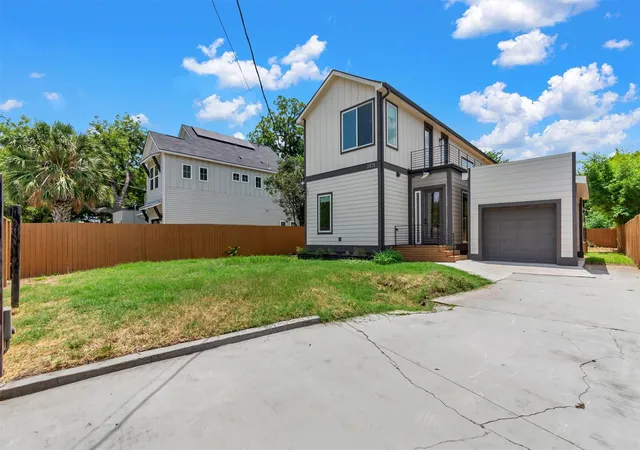 Photo 3 of Single family home for sale at 3101 Lyons Rd, Austin, TX 78702 | MLS# 4187460 | Listing updated on 2026-08-25