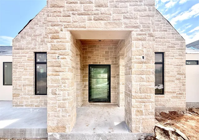 Photo 3 of Single family home for sale at 102 Still Water, Horseshoe Bay, TX 78657 | MLS# 1253053 | Listing updated on 2026-10-09