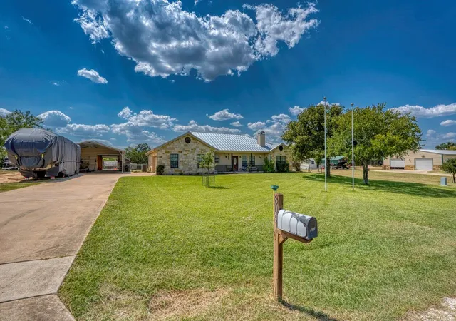 2nd image of 809 Skyline Dr, Kingsland, TX 78639 | MLS# 4341496