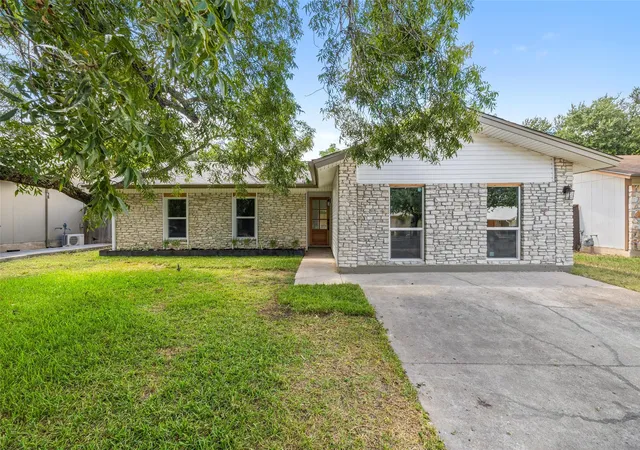 3rd image of 1111 Spearson Ln, Austin, TX 78745 | MLS# 5424477