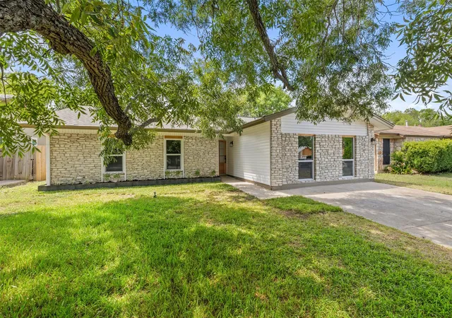 4th image of 1111 Spearson Ln, Austin, TX 78745 | MLS# 5424477