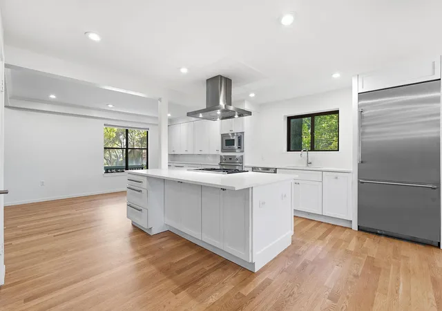 3rd image of 2114 Wychwood Dr, Austin, TX 78746 | MLS# 1576315