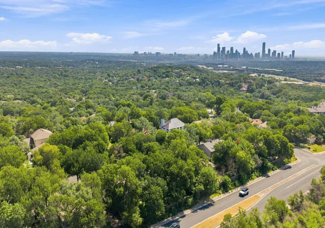 37th image of 2114 Wychwood Dr, Austin, TX 78746 | MLS# 1576315
