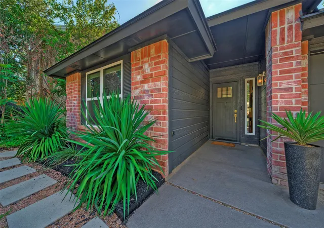 Photo 1 of Single family home for sale at 8406 Los Ranchos Dr, Austin, TX 78749 | MLS# 4015500 | Listing updated on 2026-10-24