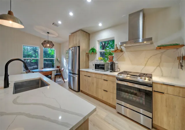 Photo 4 of Single family home for sale at 8406 Los Ranchos Dr, Austin, TX 78749 | MLS# 4015500 | Listing updated on 2026-10-24
