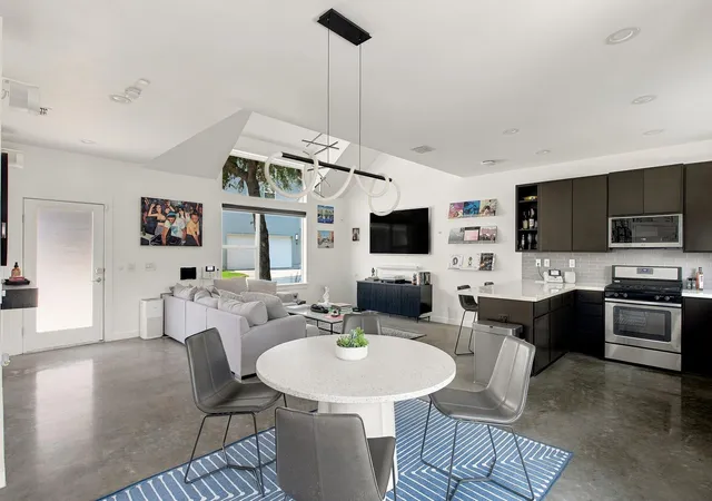 Photo 1 of Single family home for sale at 301 W Stassney Ln #5, Austin, TX 78745 | MLS# 6279420 | Listing updated on 2026-10-05