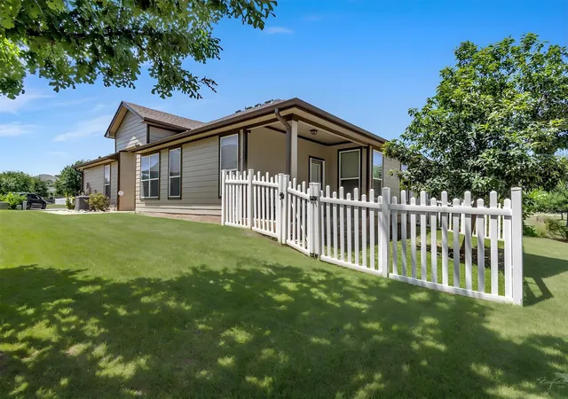 2nd image of 711 Rolling Oak Dr, Round Rock, TX 78664