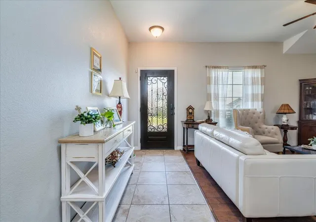Photo 4 of Single family home for sale at 17912 Linkhill Dr, Dripping Springs, TX 78620 | MLS# 3648305 | Listing updated on 2026-08-23