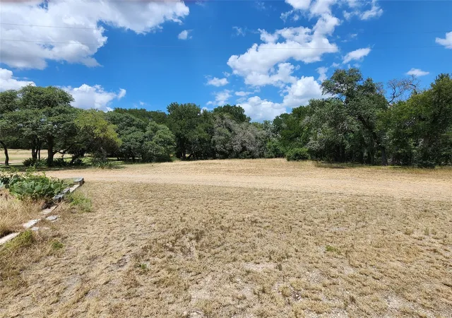 Photo 3 of Single family home for sale at 500 Spring Crk Rd, Florence, TX 76527 | MLS# 3127036 | Listing updated on 2026-10-11