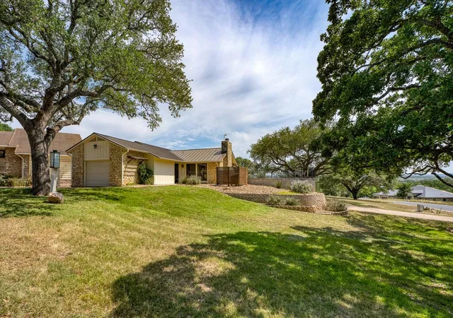 1st image of 305 Onyx Dr, Horseshoe Bay, TX 78657 | MLS# 9947287
