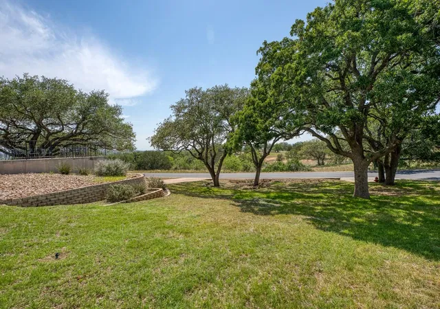 5th image of 305 Onyx Dr, Horseshoe Bay, TX 78657 | MLS# 9947287