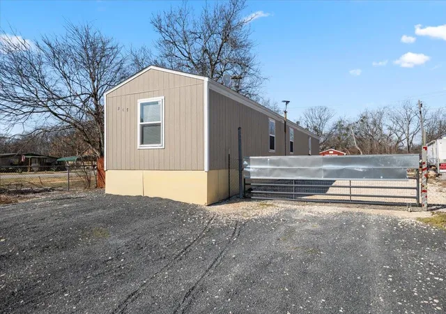 1st image of 341 Sw Front St, Bartlett, TX 76511 | MLS# 6063408
