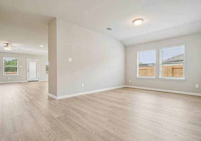 4th image of 150 Coopers Hawk Crst, Cedar Creek, TX 78612 | MLS# 7112754
