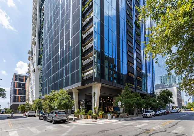 2nd image of 610 Davis St #3009, Austin, TX 78701 | MLS# 7506305
