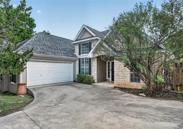 Photo 3 of Single family home for sale at 4 Cedarwood Cir, Wimberley, TX 78676 | MLS# 8742966 | Listing updated on 2026-09-24