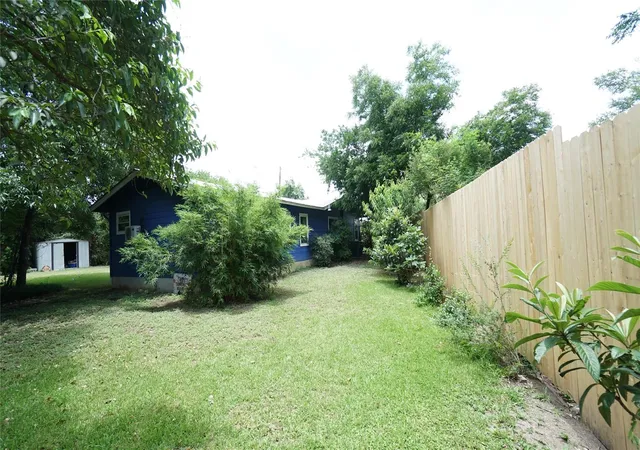 27th image of 1808 Wildrose Dr, Austin, TX 78721 | MLS# 3448477