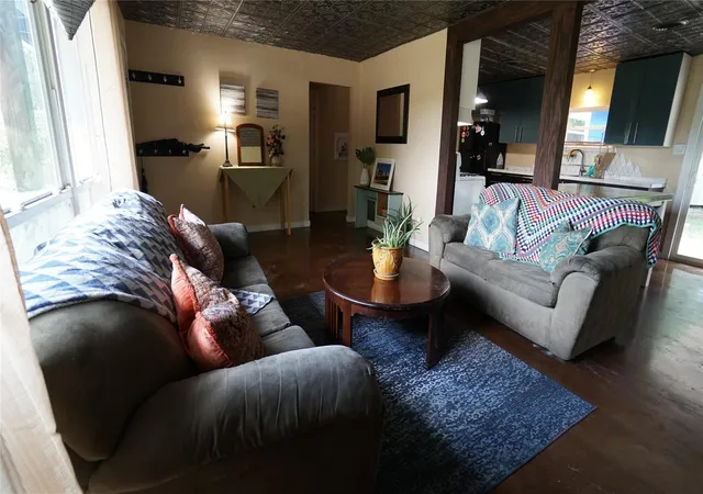 5th image of 1808 Wildrose Dr, Austin, TX 78721 | MLS# 3448477