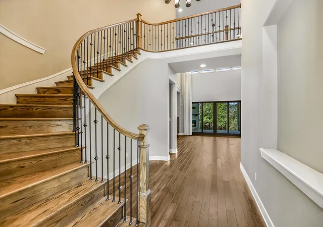 Photo 2 of Single family home for sale at 6005 Empresa Dr, Austin, TX 78738 | MLS# 7990970 | Listing updated on 2026-08-29