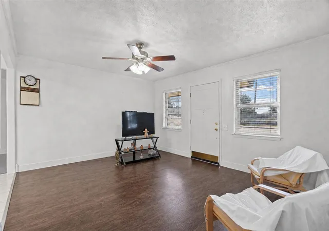 Photo 3 of Single family home for sale at 1115 Sycamore St, San Marcos, TX 78666 | MLS# 4002201 | Listing updated on 2026-10-07