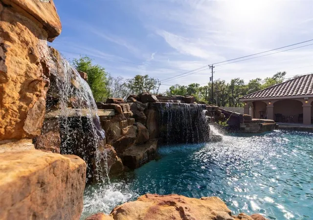 Photo 3 of Single family home for sale at 3 Woodland Loop, Round Rock, TX 78664 | MLS# 6078534 | Listing updated on 2026-09-06