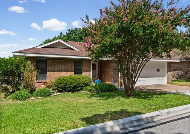 3rd image of 708 Cottonwood Dr, Burnet, TX 78611 | MLS# 6665233