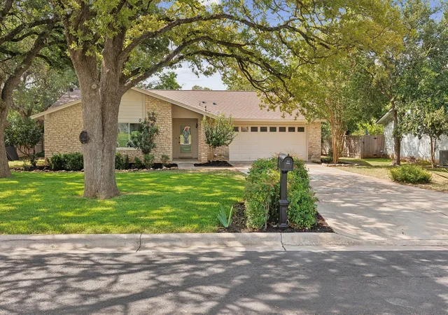 Photo 1 of Single family home for sale at 1102 Dunman Dr, Georgetown, TX 78628 | MLS# 7331065 | Listing updated on 2026-08-11