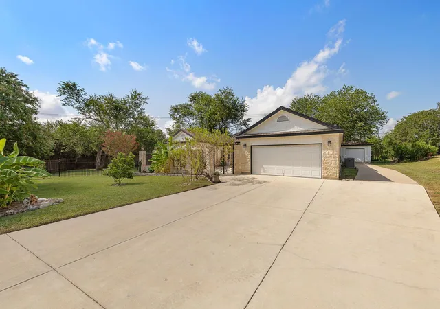 Photo 3 of Single family home for sale at 11808 Arnold Ln, Austin, TX 78748 | MLS# 5721496 | Listing updated on 2026-08-09