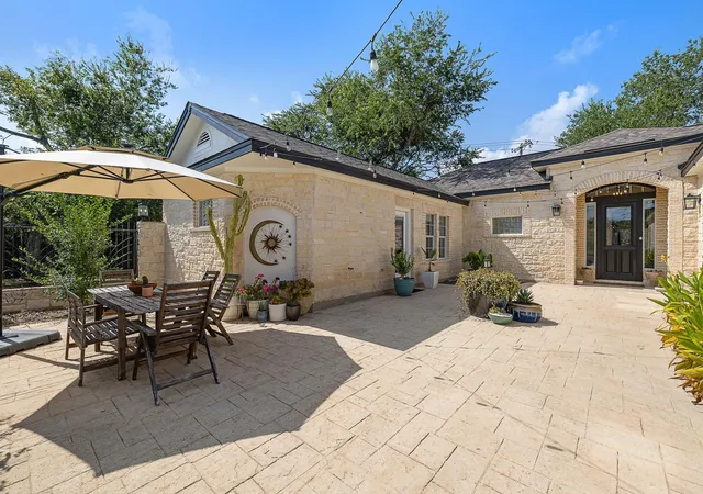 Photo 4 of Single family home for sale at 11808 Arnold Ln, Austin, TX 78748 | MLS# 5721496 | Listing updated on 2026-08-09